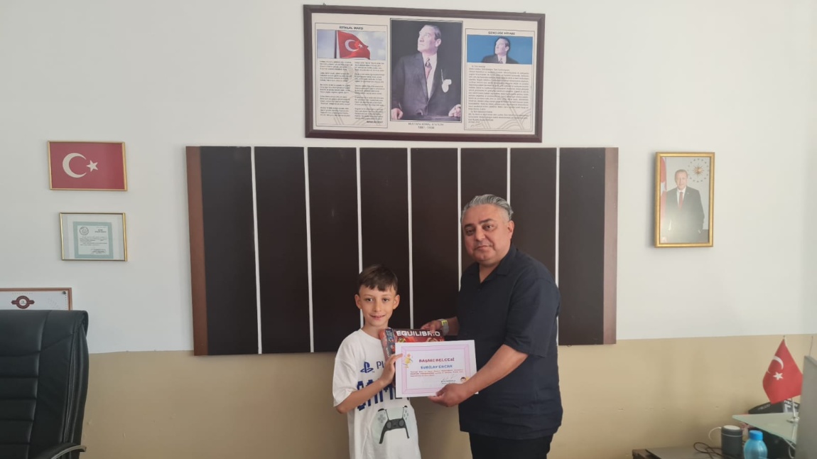Resfebe Yarışmamızda Dereceye Giren Öğrencilere Ödülleri Takdim Edildi